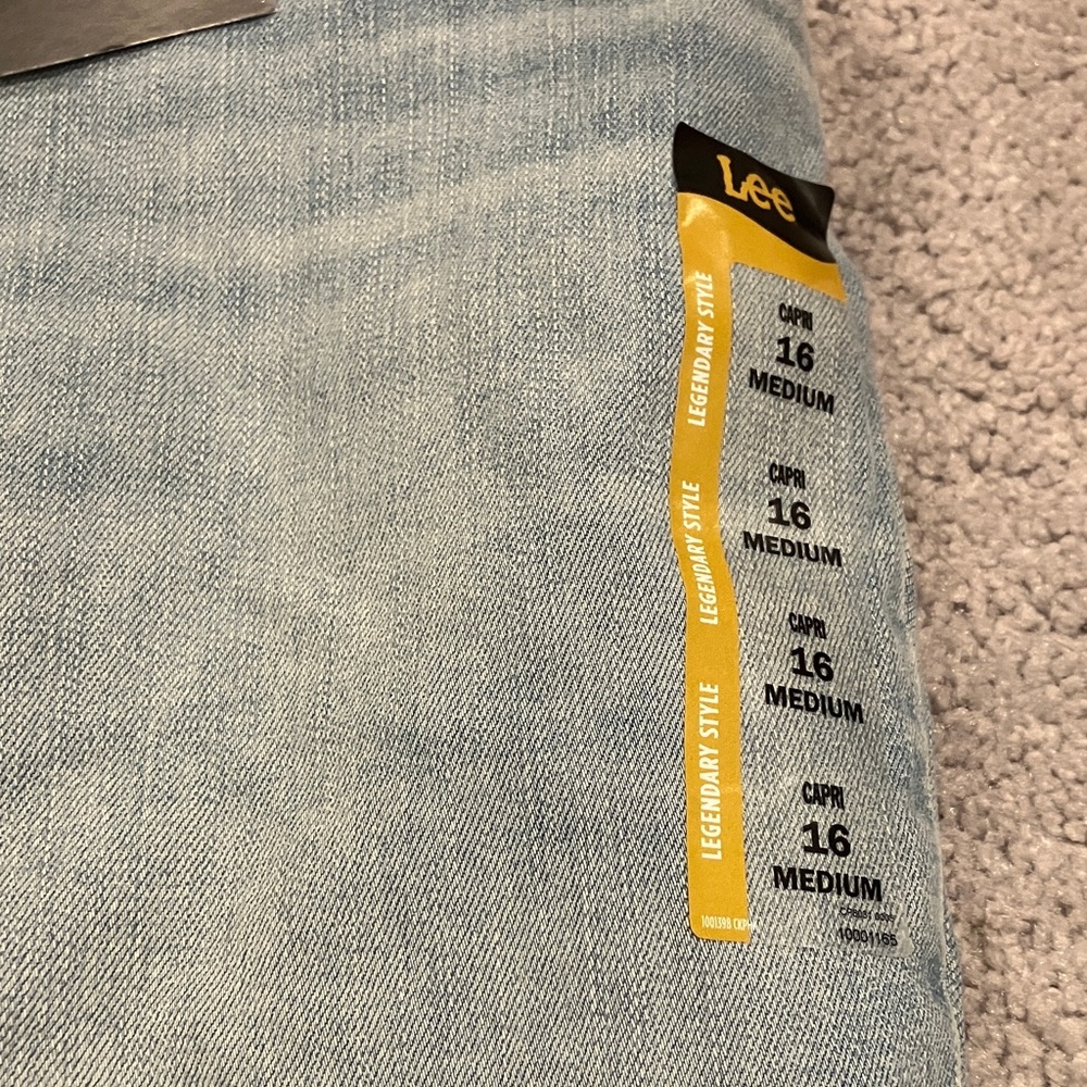❌SOLD on VINTED❌ - Lee Light Blue Capri Legendary Style Jeans - Picture 2 of 11